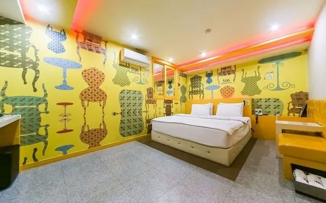 Oda (Standard Room-Massage Bed Hard Drive-)