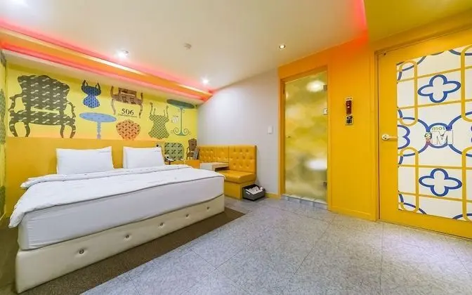 Oda (Standard Room-Massage Bed Hard Drive-)