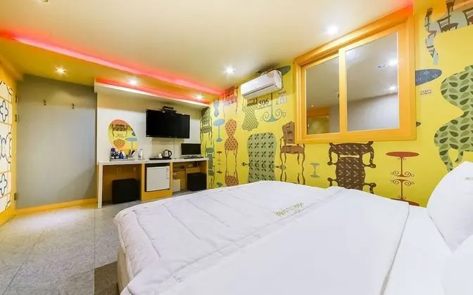 Oda (Standard Room-Massage Bed Hard Drive-)