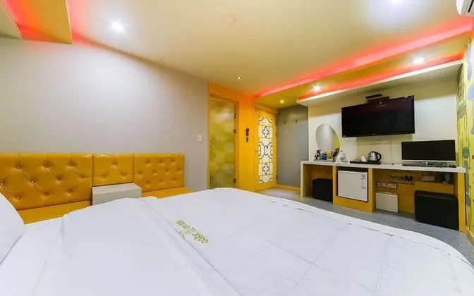 Oda (Standard Room-Massage Bed Hard Drive-)