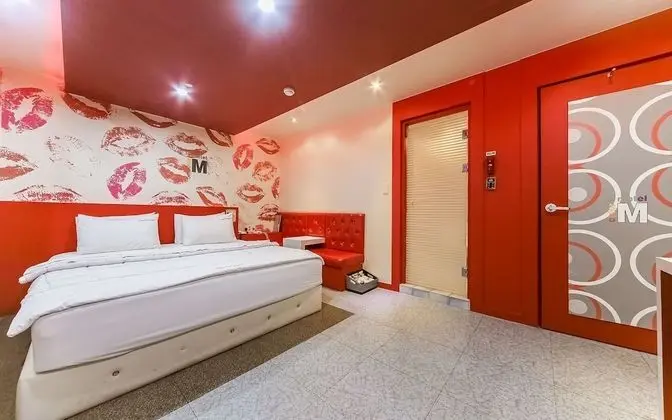 Oda (Standard Room-Massage Bed Hard Drive-)