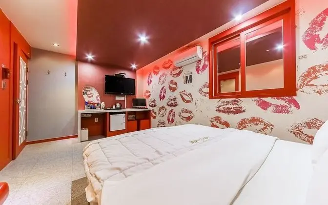 Oda (Standard Room-Massage Bed Hard Drive-)