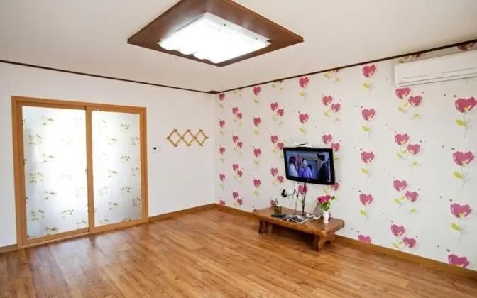 Oda (Room 102 (Ondol))