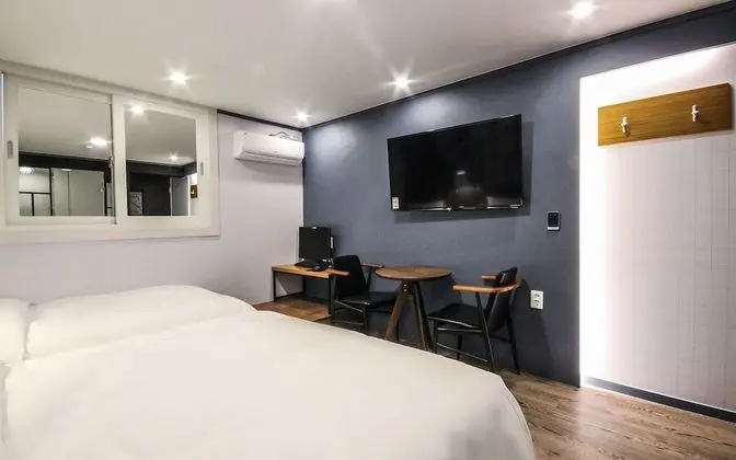 Oda (Twin (Netflix Personal ID Use / Advan)