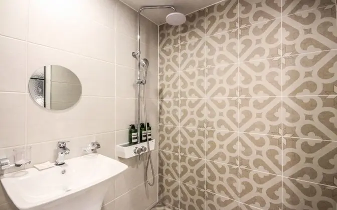 Oda (Twin (Netflix Personal ID Use / Advan)