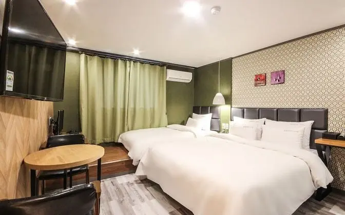 Oda (Twin (Netflix Personal ID Use / Advan)