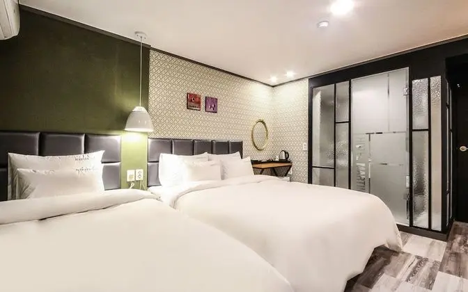 Oda (Twin (Netflix Personal ID Use / Advan)