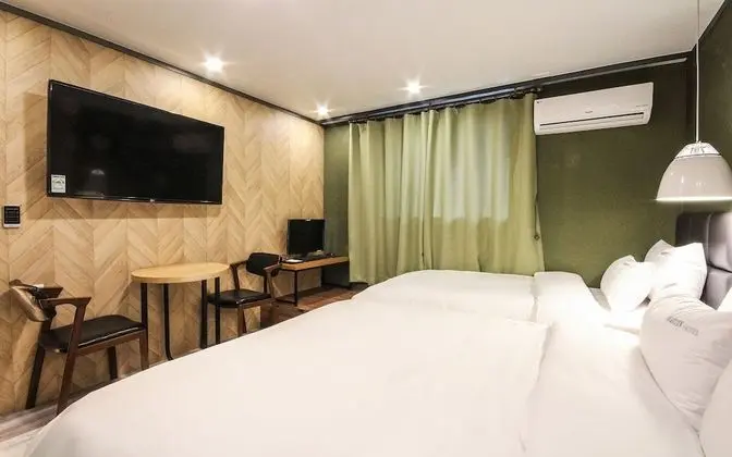 Oda (Twin (Netflix Personal ID Use / Advan)