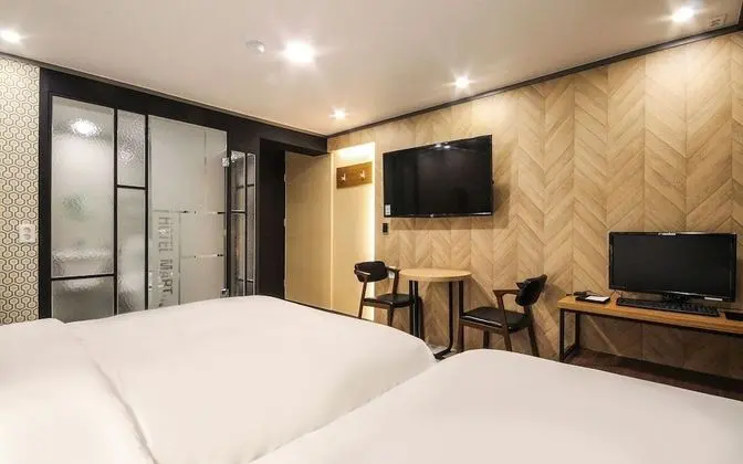 Oda (Twin (Netflix Personal ID Use / Advan)