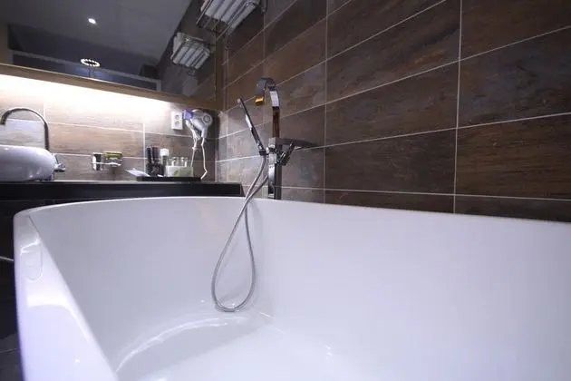 Oda (VIP (Bath/Bidet/Room air conditioner/)