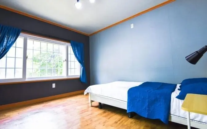 Oda (WOOD WITH TREE)