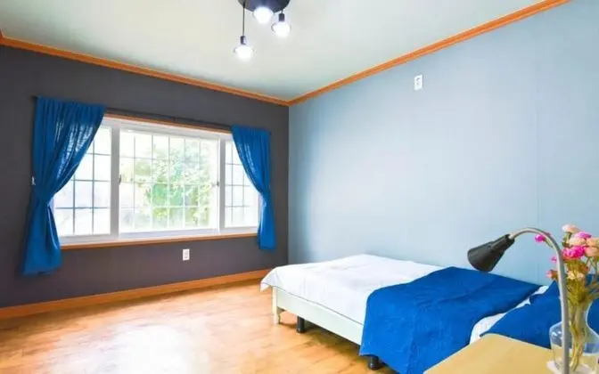 Oda (WOOD WITH TREE)