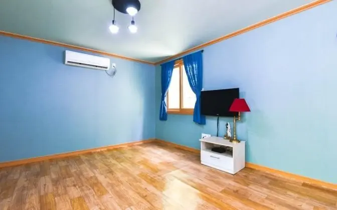 Oda (WOOD WITH TREE)