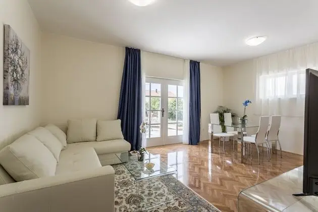 Daire, 1 Yatak Odası, Teras, Bahçeli
