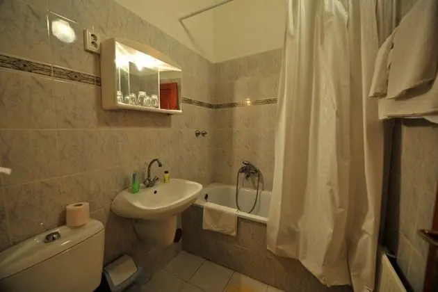 Tek Büyük Yataklı Oda, 2 Tek Kişilik Yatak