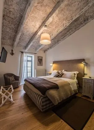 Villa, Ek Bina