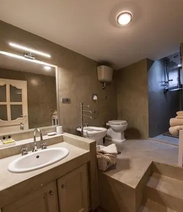 Villa, Ek Bina