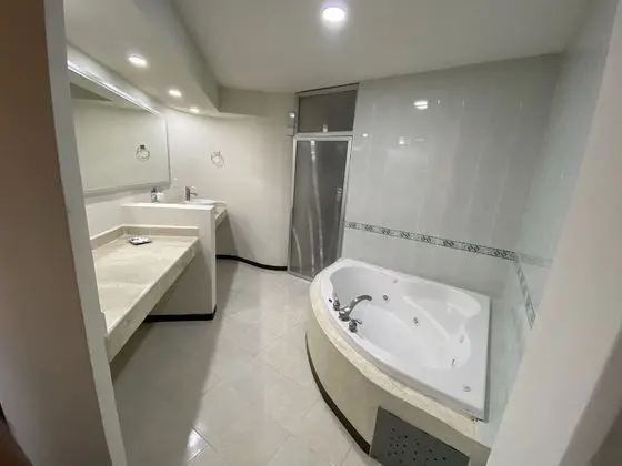 Senior Oda, Sıcak Su Küveti, Şehir Manzaralı