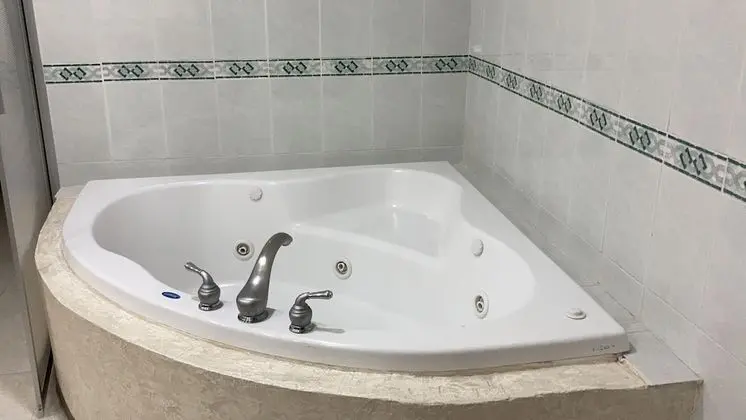 Senior Oda, Sıcak Su Küveti, Şehir Manzaralı