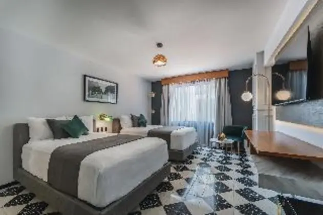 JUNIOR SUITE