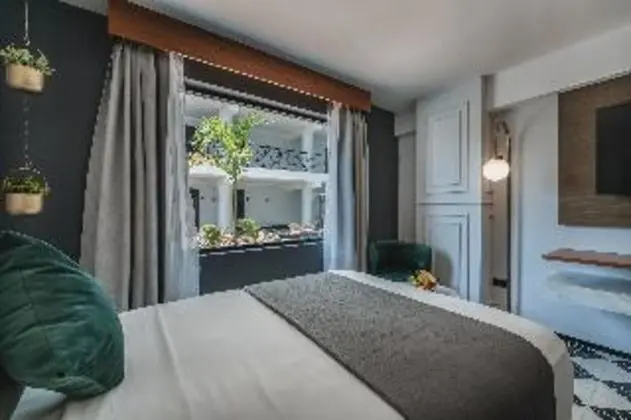 JUNIOR SUITE