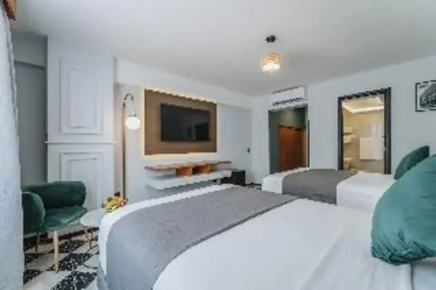 JUNIOR SUITE