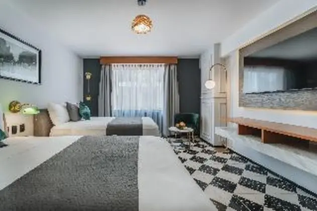 JUNIOR SUITE