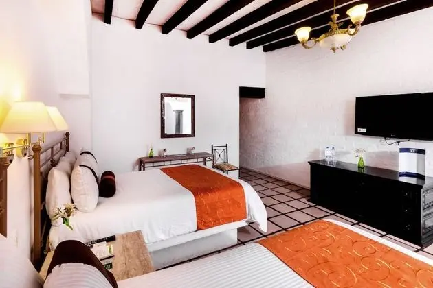 Room (Dog Friendly)