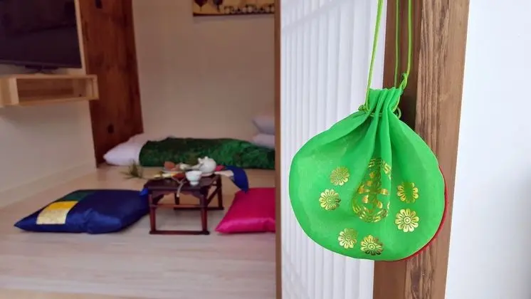 Traditional Tek Büyük Yataklı Oda