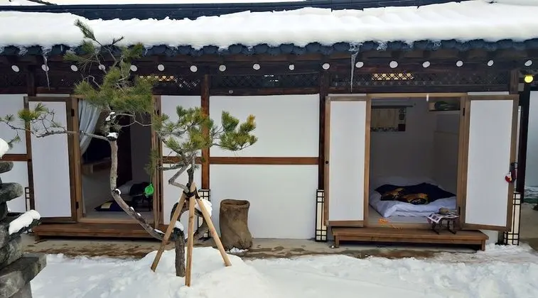 Traditional Tek Büyük Yataklı Oda