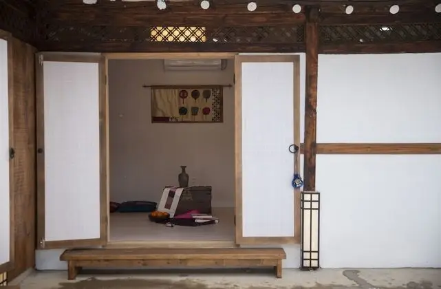 Traditional Tek Büyük Yataklı Oda