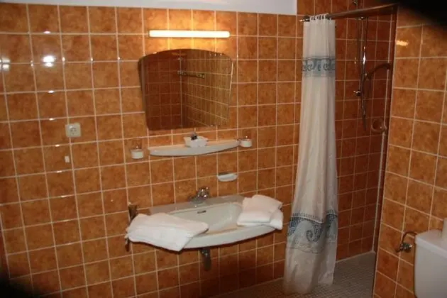 Basic Tek Büyük Yataklı Oda