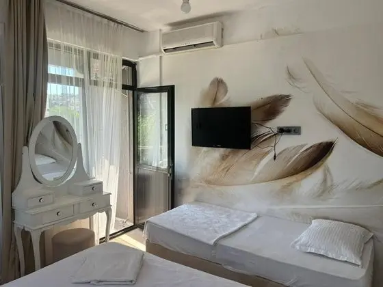 3 Kişilik Oda,Bahçe veya Sokak Manzaralı,2. Kat
