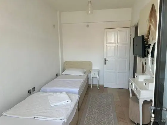 Ekonomik Oda - İki Ayrı Yataklı,Bahçe veya Sokak Manzaralı,1. Kat