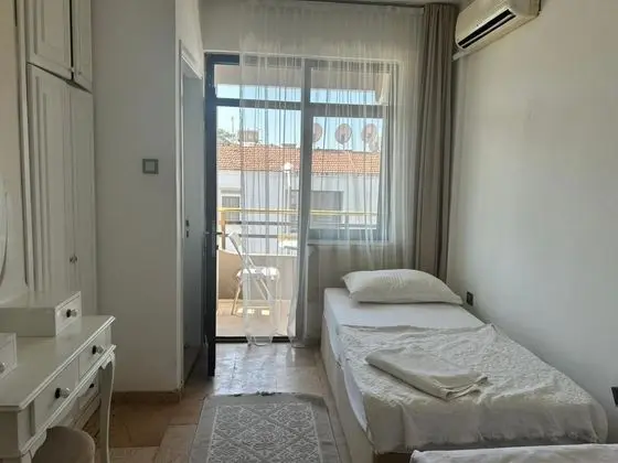 Ekonomik Oda - İki Ayrı Yataklı,Bahçe veya Sokak Manzaralı,1. Kat