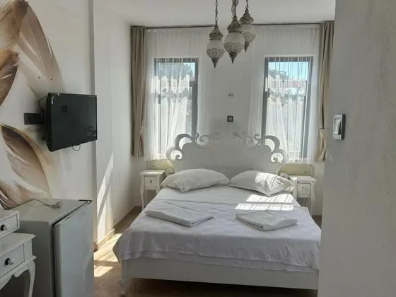 Standart Oda Balkonlu,Bahçe veya Sokak Manzaralı,1. Kat