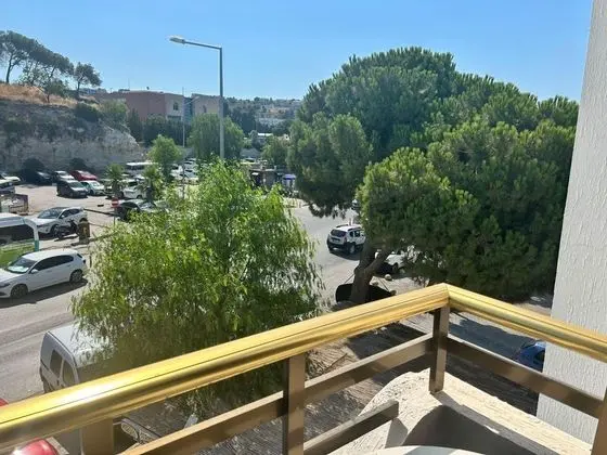 Standart Oda Balkonlu,Bahçe veya Sokak Manzaralı,1. Kat