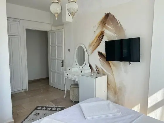 Standart Oda Balkonlu,Bahçe veya Sokak Manzaralı,1. Kat