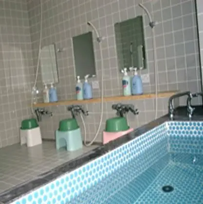 Dört Kişilik Oda, Sigara İçilmez, Ortak Banyo