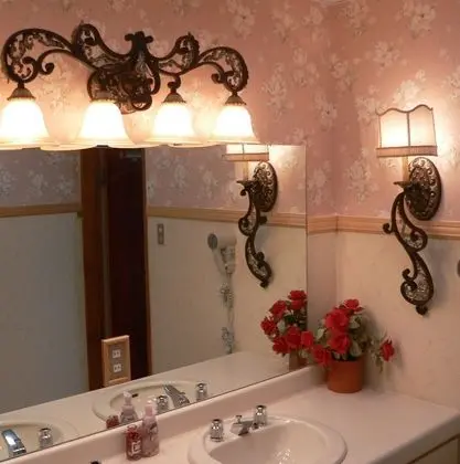 Dört Kişilik Oda, Sigara İçilmez, Ortak Banyo