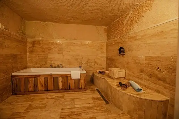 Junior Suite, Jakuzili