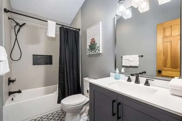 Ev, Birden Çok Yatak, Sıcak Su Havuzu