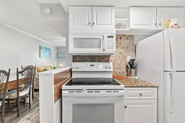 Daire (Misty Harbor Townhome #15)