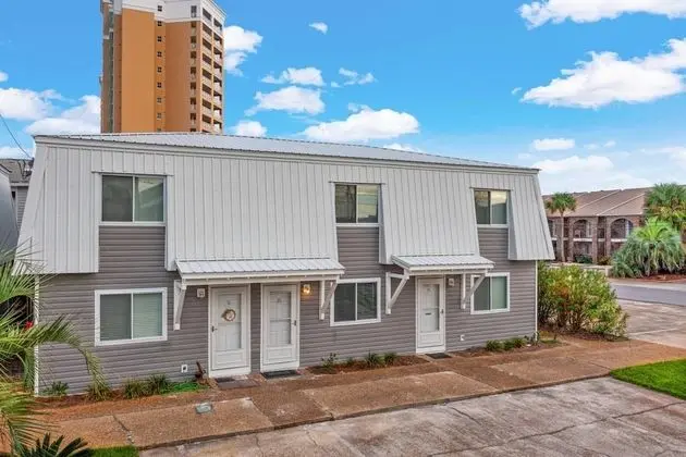 Daire (Misty Harbor Townhome #15)