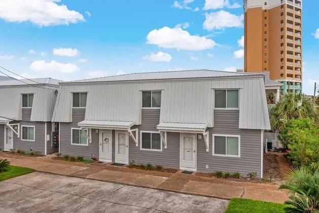 Daire (Misty Harbor Townhome #15)