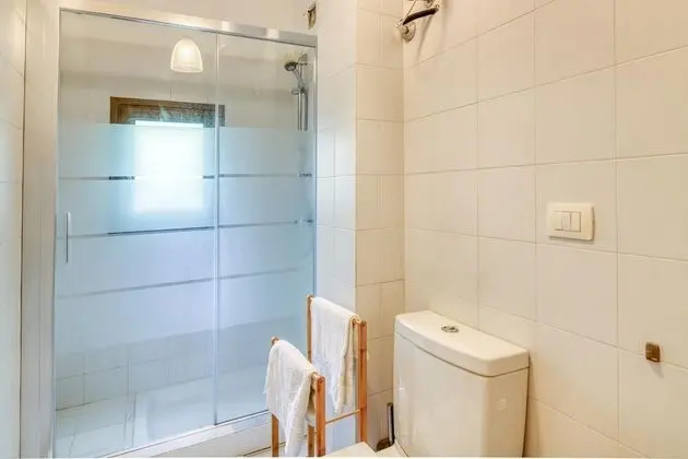 Standard Apart Daire, Birden Çok Yatak, 2 Banyolu (Mithos House few min  from sea)