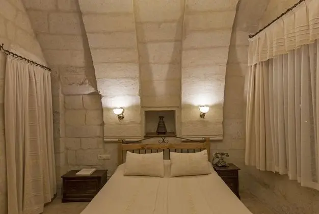 Cave Suite