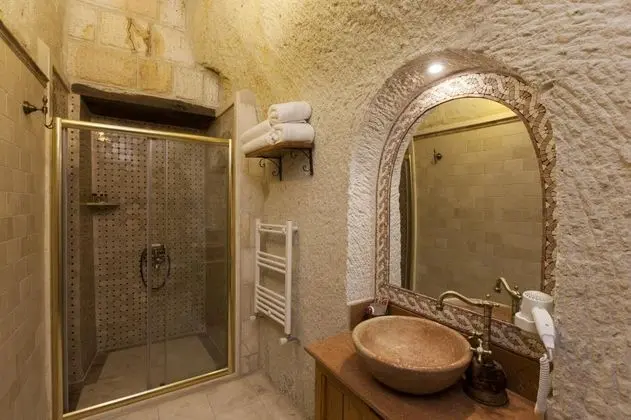 Cave Suite