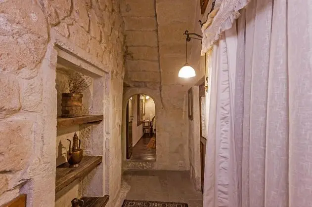 Cave Suite