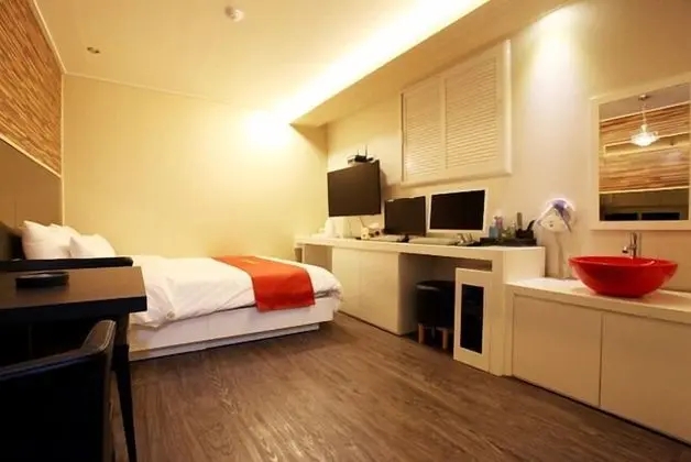 Premium Tek Büyük Yataklı Oda